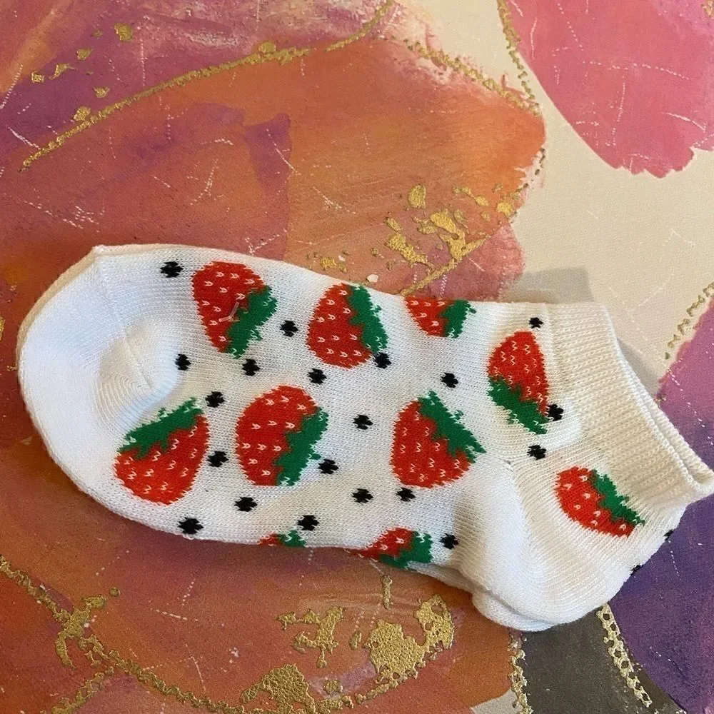 D.I.Y. Girls 6 Pairs of Socks, Bracelet making kit